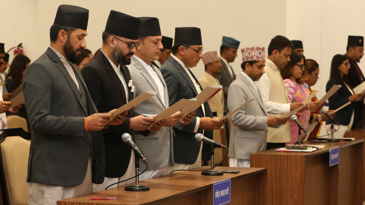 संघीय संसद्को दुवै सदनको बैठक बस्दै संघीय संसद्को दुवै सदनको बैठक बस्दै