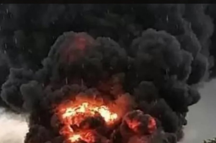 इजरायलद्वारा इरानको विशाल पेट्रोकेमिकल प्लान्ट ध्वस्त इजरायलद्वारा इरानको विशाल पेट्रोकेमिकल प्लान्ट ध्वस्त