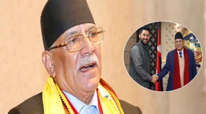 प्रचण्डले रास्वपाका सभापति रवि लामीछानेको मन पगाल्दै प्रचण्डले रास्वपाका सभापति रवि लामीछानेको मन पगाल्दै