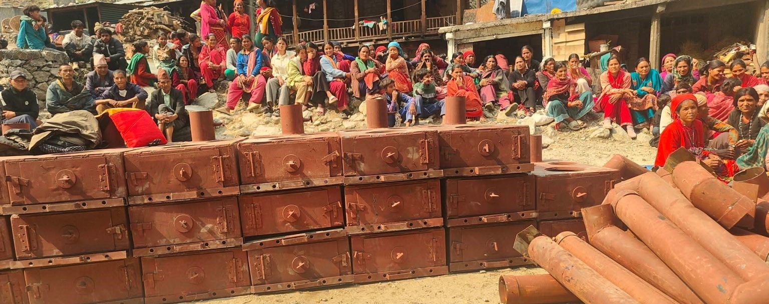 भान्सामा हुने धुँवा न्युनिकरण गर्न सुधारिएको चुलो वितरण