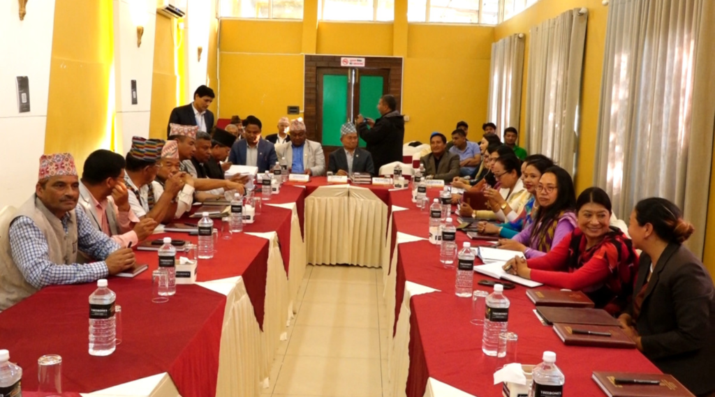 आइतबार बिदा निर्णयविरुद्ध मेयर्स फोरम, फिर्ता लिन सरकारसँग माग