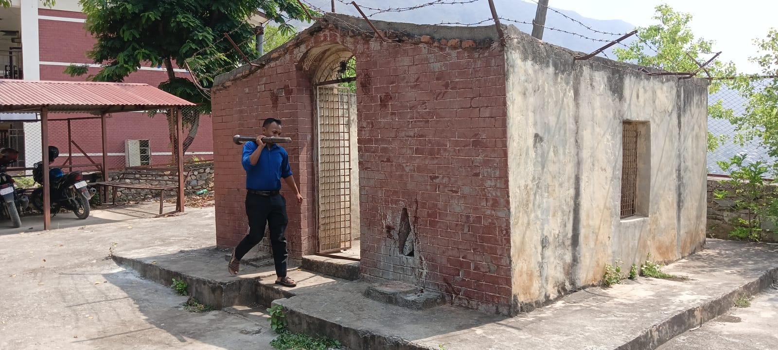 महाभारतकालीन भीमको गदा बोकेर मन्दिर घुम्दा रोग निको हुने जनविश्वास महाभारतकालीन भीमको गदा बोकेर मन्दिर घुम्दा रोग निको हुने जनविश्वास