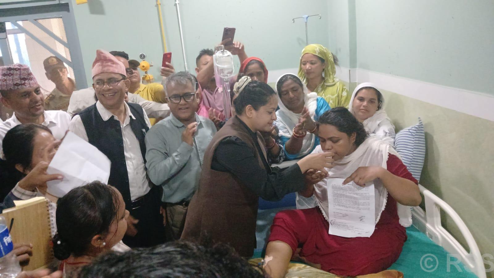 सरकार र अधिकारकर्मी खानबीच पाँचबुँदे सहमति भएपछि २३ औँ दिनमा तोडिन अनशन
