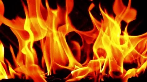सप्तरीमा भीषण आगलागी, पाँच परिवारका १२ घर जलेर नष्ट 