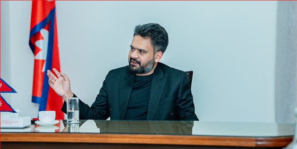 “मलाई राजदूत बन्न मन छ” भन्दै बालेन साहको व्यङ्ग्यात्मक टिप्पणी, कमेन्टमा कोर टिमको रमाइलो “मलाई राजदूत बन्न मन छ” भन्दै बालेन साहको व्यङ्ग्यात्मक टिप्पणी, कमेन्टमा कोर टिमको रमाइलो
