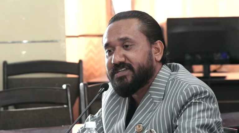 अतिथि बोलाएर अपमान गरेको भन्दै खगेन्द्रप्रति रवि लामिछाने असन्तुष्ट बने अतिथि बोलाएर अपमान गरेको भन्दै खगेन्द्रप्रति रवि लामिछाने असन्तुष्ट बने