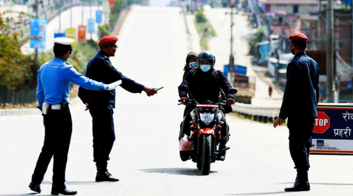 एकै दिन २ हजारभन्दा बढी चालक कारबाहीमा, ट्राफिकले उठायो साढे १० लाखभन्दा बढी राजस्व एकै दिन २ हजारभन्दा बढी चालक कारबाहीमा, ट्राफिकले उठायो साढे १० लाखभन्दा बढी राजस्व