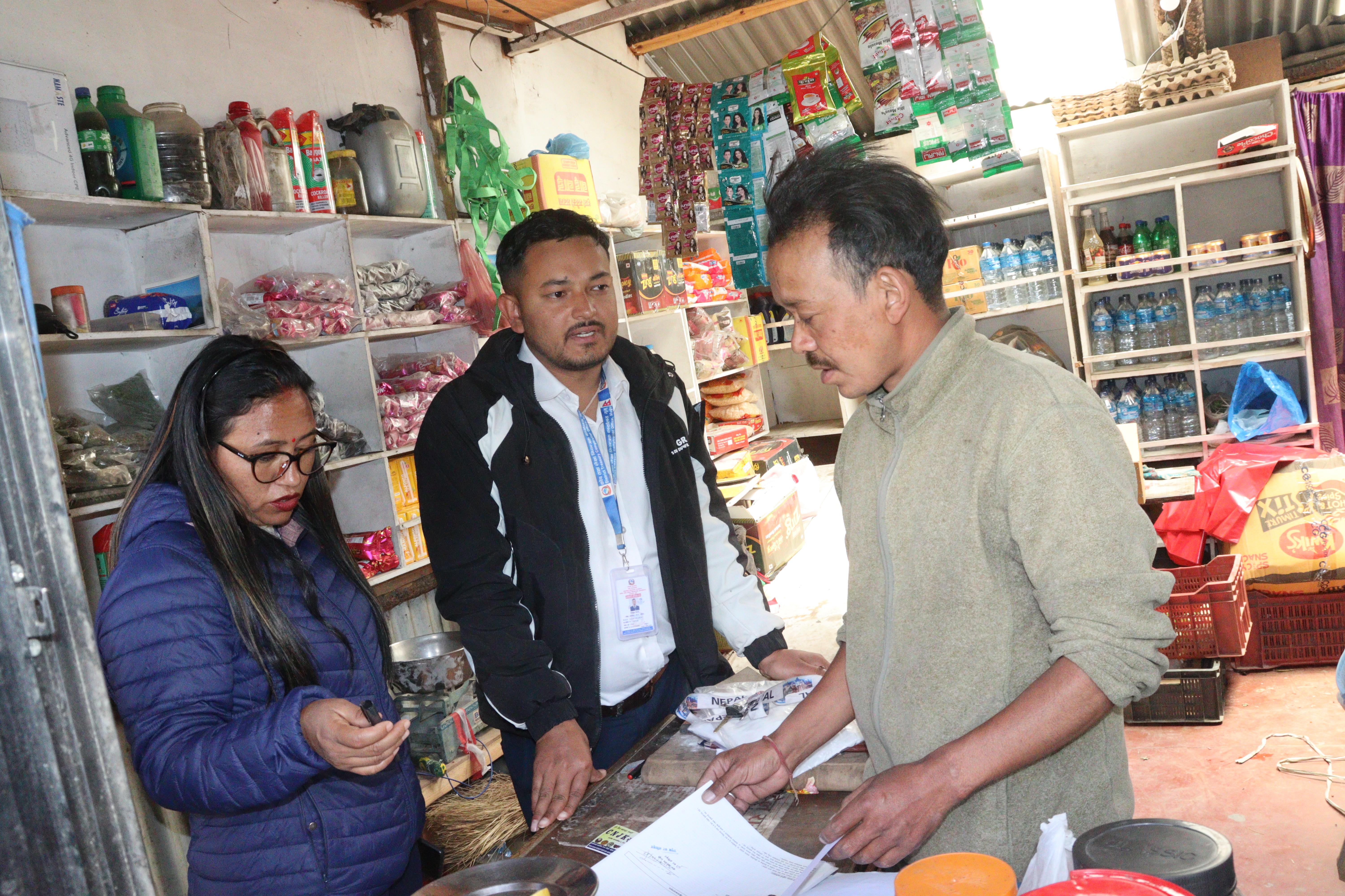 मदिरा–सुर्ती बिक्रीमा राजस्व छल्दै रारा क्षेत्रका व्यापारी, अनुगमनपछि दर्ता गर्न निर्देशन