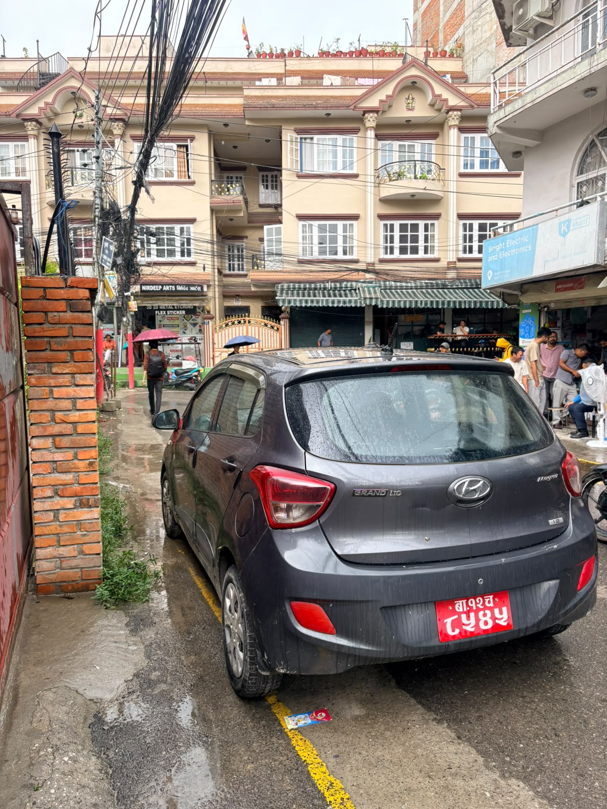 मिडिया कार्यालयअगाडि शंकास्पद गाडी पार्किङ मिडिया कार्यालयअगाडि शंकास्पद गाडी पार्किङ