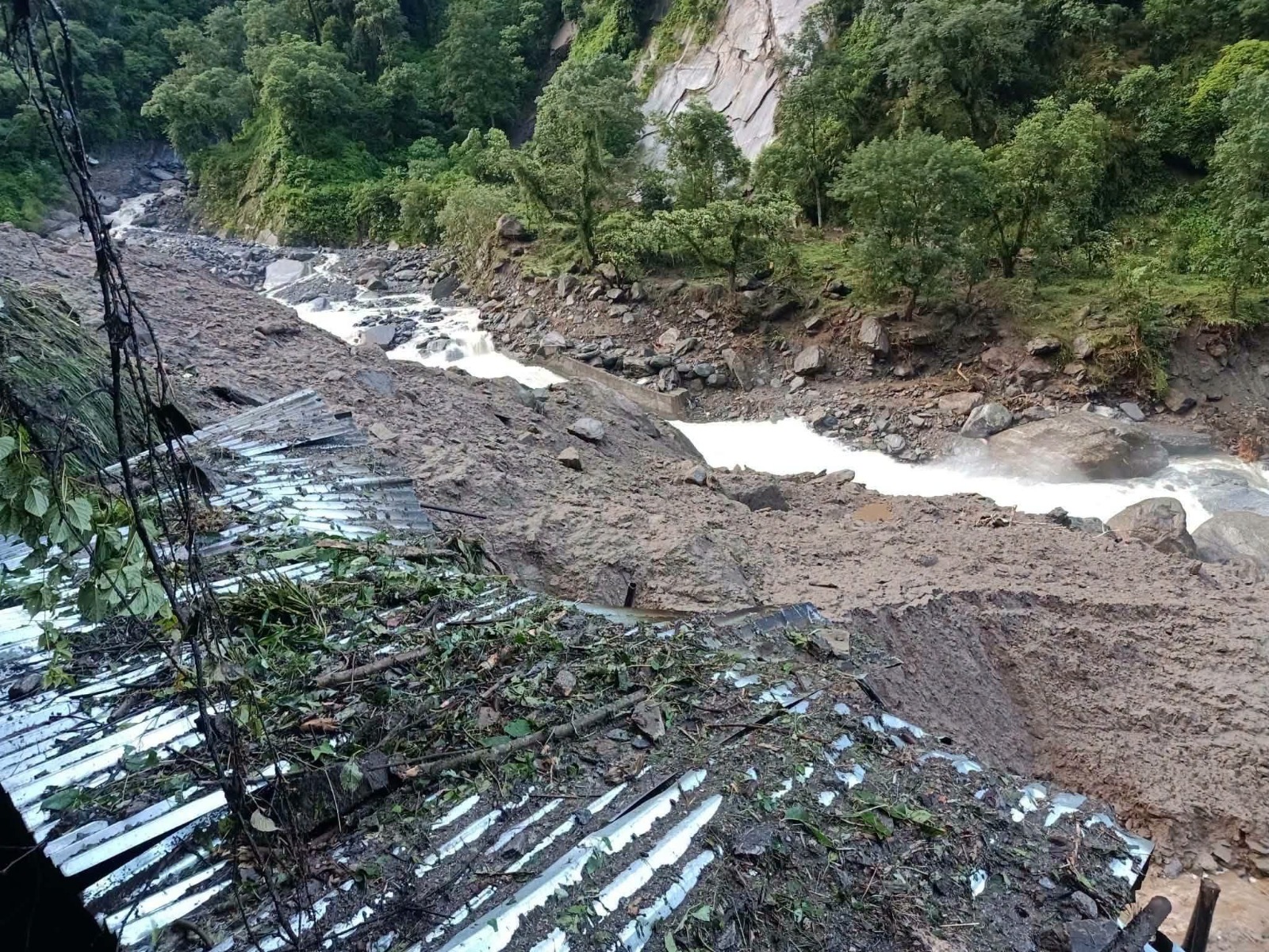 दोलखामा बाढीले एक बेपत्ता, ड्याममा क्षति दोलखामा बाढीले एक बेपत्ता, ड्याममा क्षति