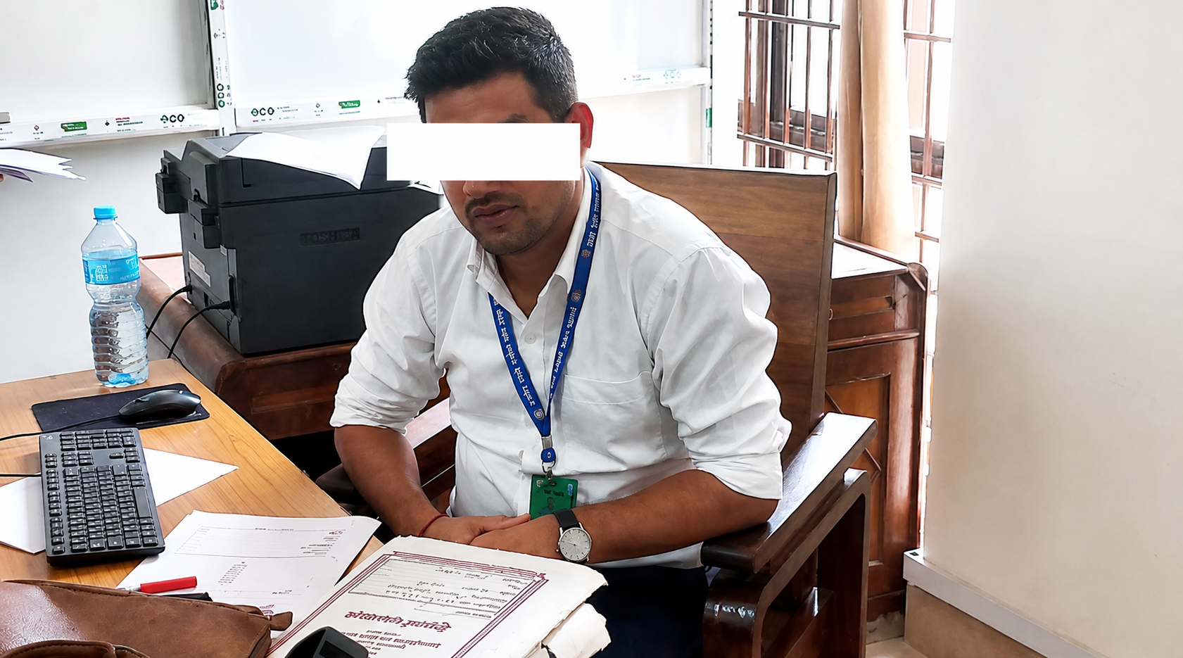 अडिटको नाममा १२ लाखको ‘डिल’, ५ लाख घुस बुझ्दै कर अधिकृत रंगेहात पक्राउ अडिटको नाममा १२ लाखको ‘डिल’, ५ लाख घुस बुझ्दै कर अधिकृत रंगेहात पक्राउ