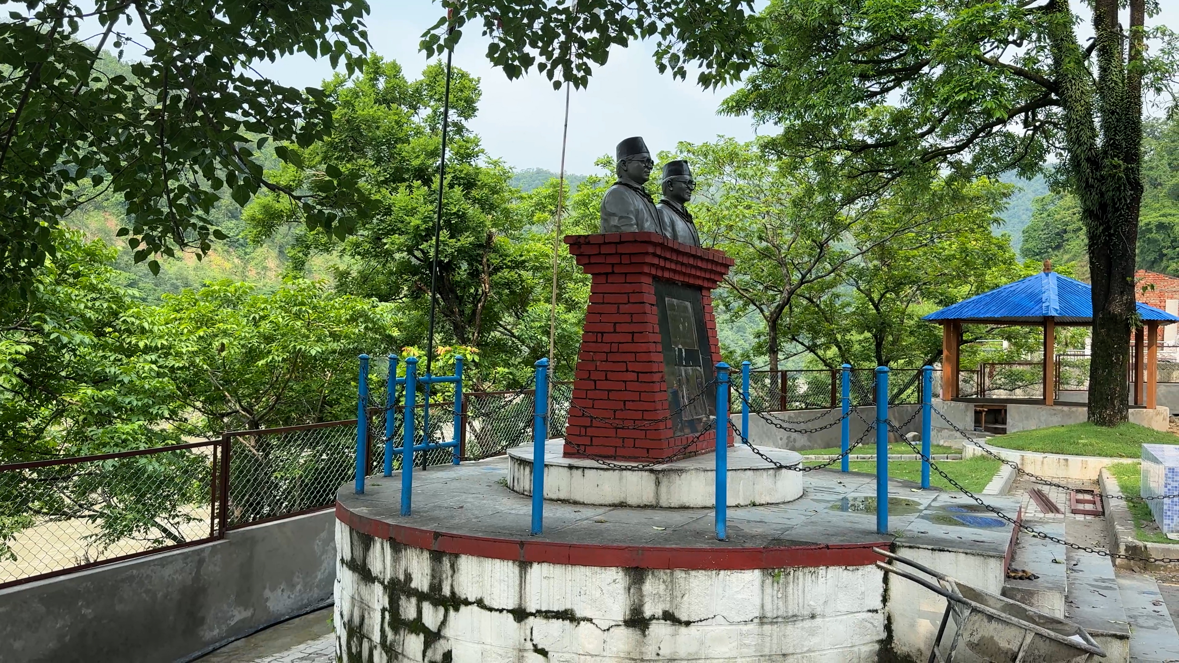 दासढुंगामा मदन भण्डारी पार्क निर्माण अन्तिम चरणमा, स्मृति संरचना पर्यटकका लागि आकर्षण