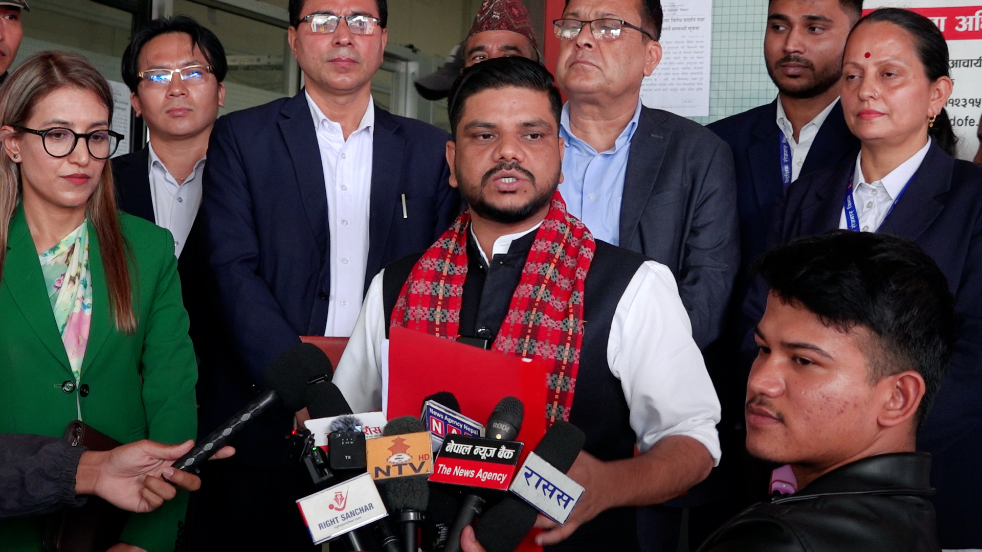 वैदेशिक रोजगारका नाममा ठग्नेहरु जुनसुकैबेला कारवाहीमा पर्नेछन्: मन्त्री यादव वैदेशिक रोजगारका नाममा ठग्नेहरु जुनसुकैबेला कारवाहीमा पर्नेछन्: मन्त्री यादव