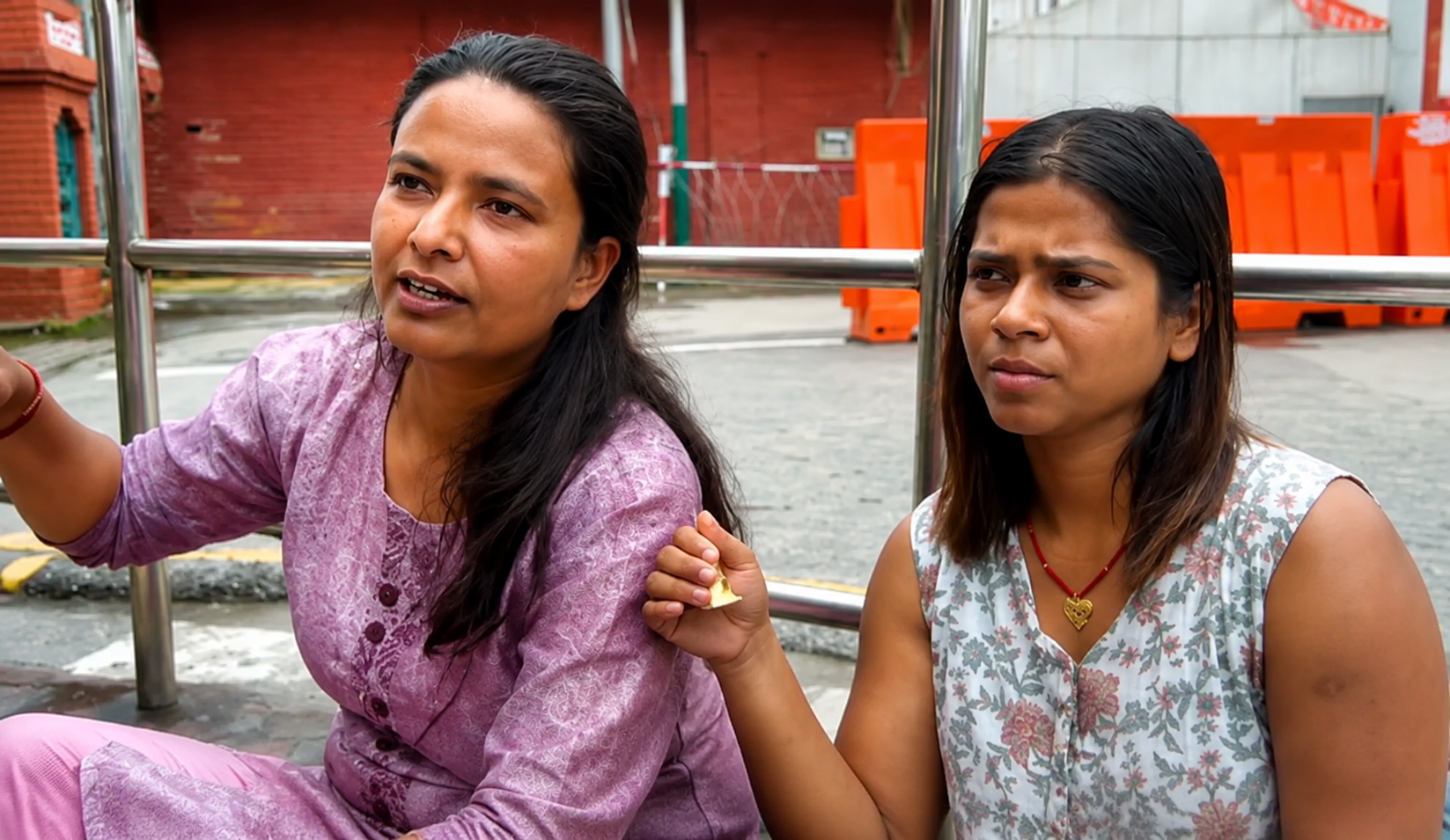 पीडितबाट प्रतिवादीसम्म : निहारिका र बिनुविरुद्ध सार्वजनिक शान्तिविरुद्धको मुद्दा पीडितबाट प्रतिवादीसम्म : निहारिका र बिनुविरुद्ध सार्वजनिक शान्तिविरुद्धको मुद्दा