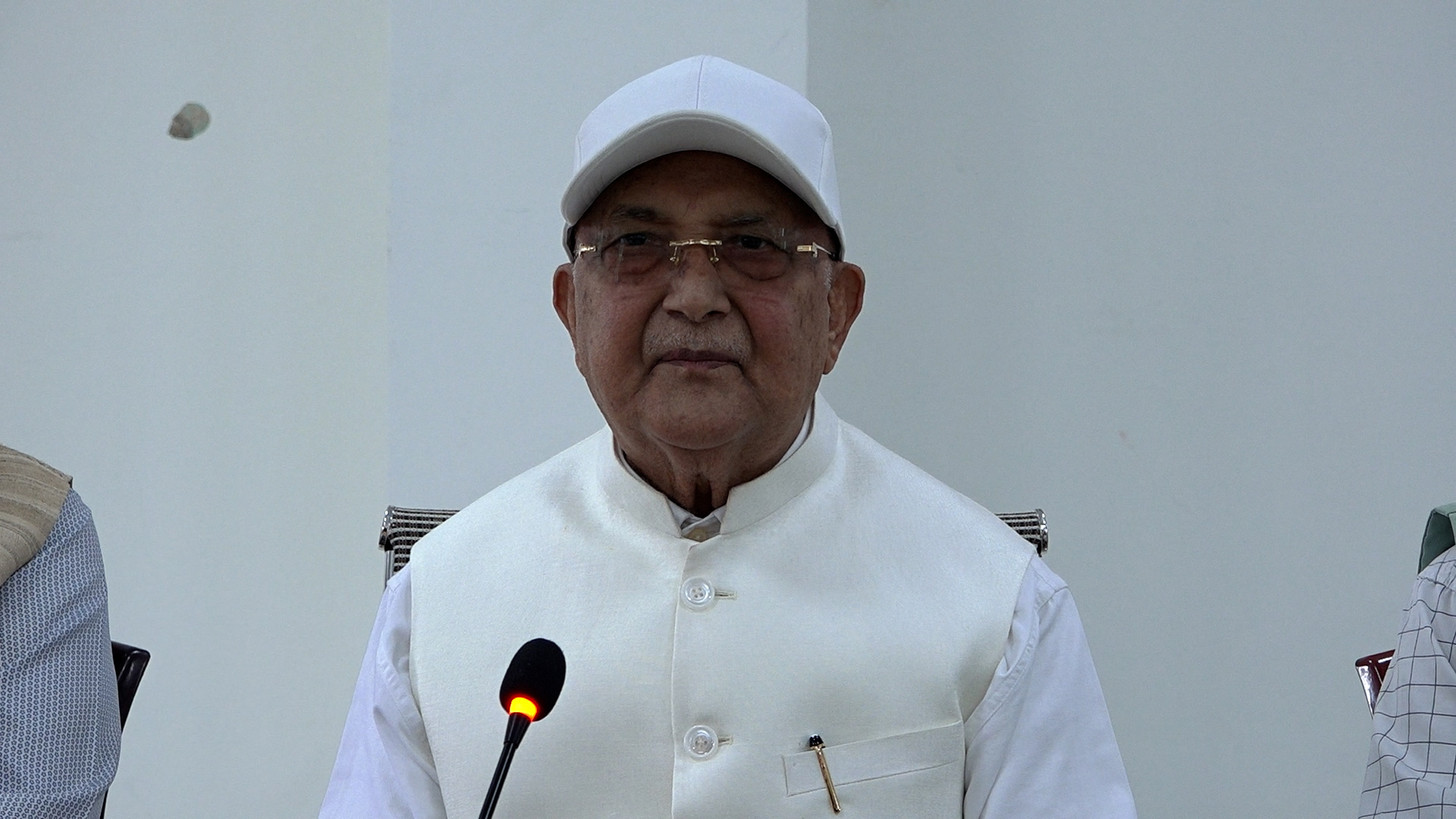 ओलीको टिप्पणी– ‘१०० दिनको सरकार उम्लिएको दूधजस्तो छ, होस–हवासमा छैन’