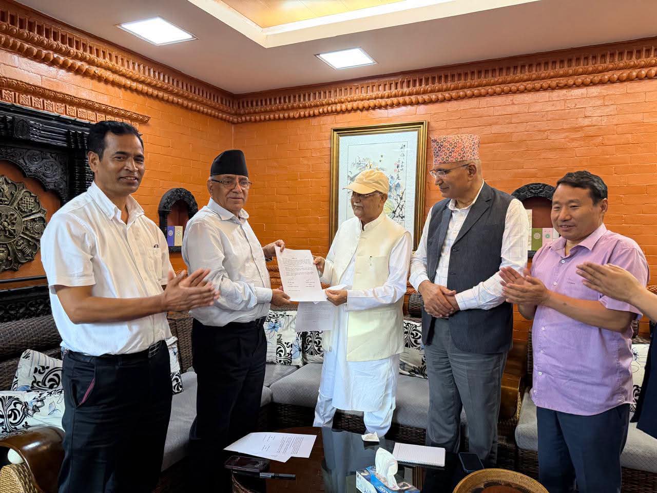 एमाले–नेकपाबीच सातै प्रदेशमा सरकार गठनका लागि सहमति एमाले–नेकपाबीच सातै प्रदेशमा सरकार गठनका लागि सहमति