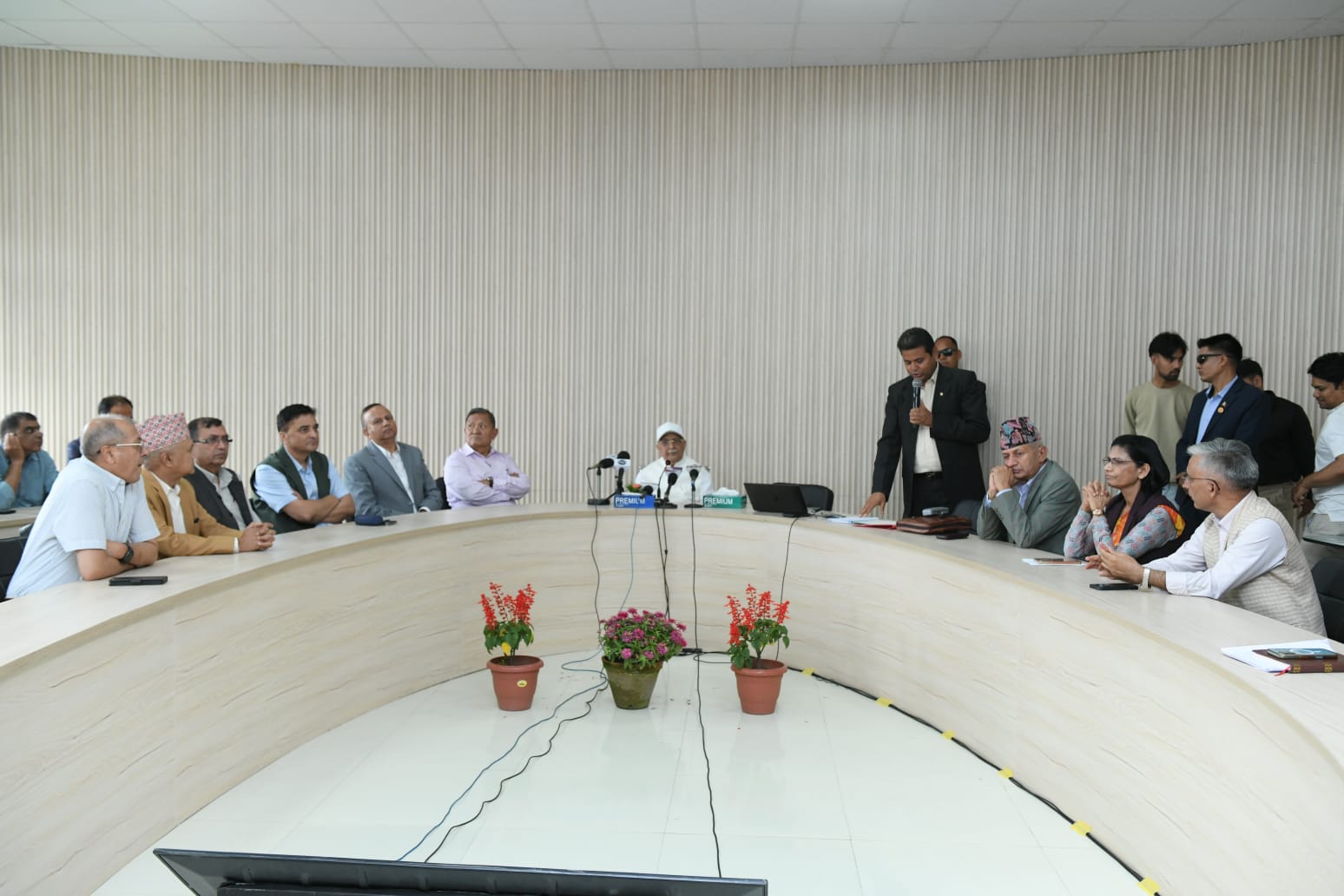सांसदलाई संसदीय भूमिकाबारे एमालेको प्रशिक्षण, ओली र पोखरेलले मार्गदर्शन दिने सांसदलाई संसदीय भूमिकाबारे एमालेको प्रशिक्षण, ओली र पोखरेलले मार्गदर्शन दिने