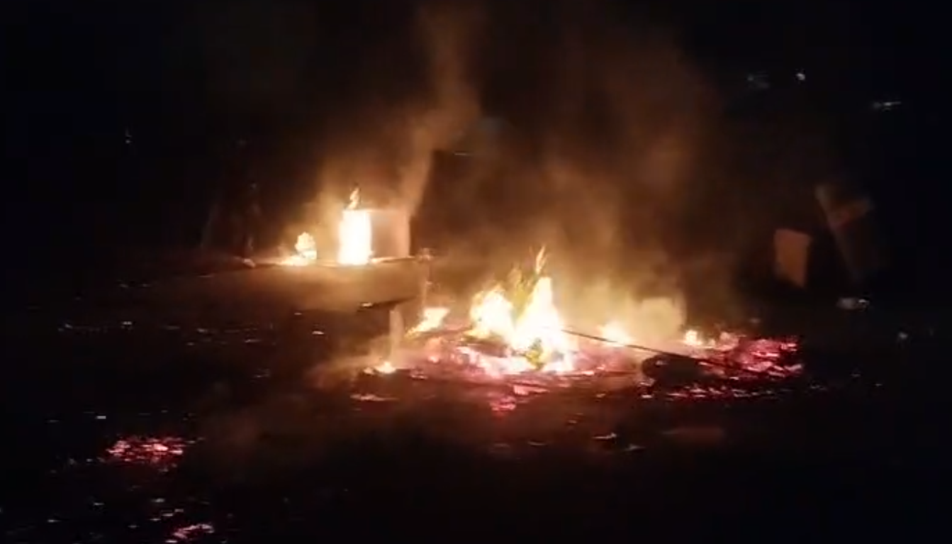 मध्यराती सुनसरीमा झडपः प्रहरीको गोली लागेर एकको मृत्यु, प्रशासनले लगायो कफ्र्यु मध्यराती सुनसरीमा झडपः प्रहरीको गोली लागेर एकको मृत्यु, प्रशासनले लगायो कफ्र्यु