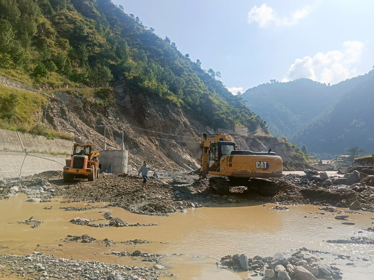 वर्षा र पहिरोका कारण देशका विभिन्न राजमार्ग तथा सडकखण्ड प्रभावित