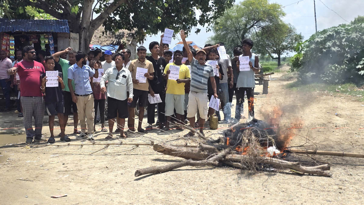 गणेशको गाउँमा सरकारविरुद्ध प्रदर्शन, ‘न्याय नपाएसम्म प्रवेश निषेध’ गणेशको गाउँमा सरकारविरुद्ध प्रदर्शन, ‘न्याय नपाएसम्म प्रवेश निषेध’