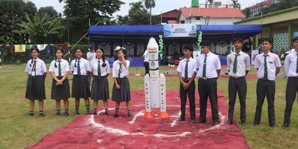 जब बिर्तामोडको आकाशमा उडे चन्द्रयान र रकेट