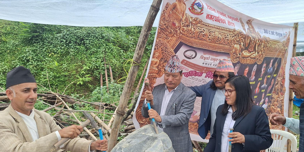दिक्तेलको रुपाकोट मझुवागढीमा मूर्तिकला कार्यशाला