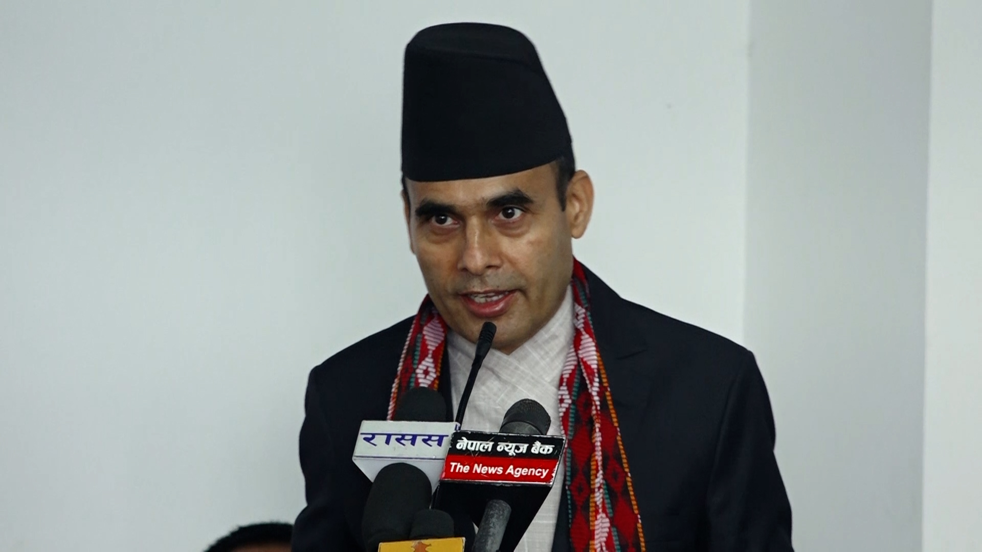 रसुवा र नुवाकोटका नदी तटीय क्षेत्रका नागरिकलाई उच्च सतर्कता अपनाउन सञ्चारमन्त्रीको आग्रह