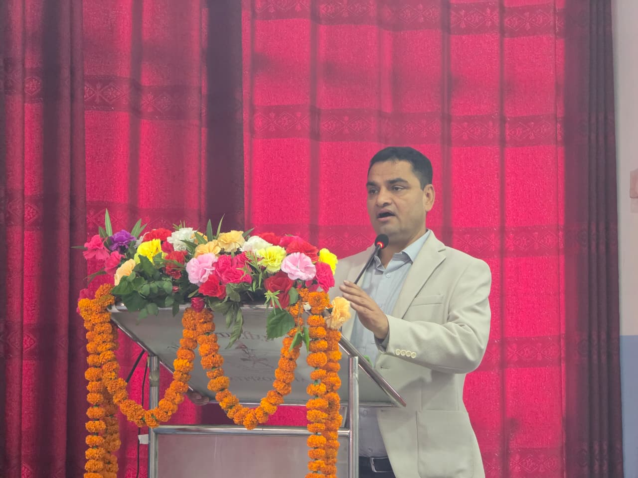 वैद्यखानाले गति लिएकोमा पूर्वमन्त्री पौडेलद्वारा खुसी व्यक्त, सरकारलाई ६ बुँदे सुझाव वैद्यखानाले गति लिएकोमा पूर्वमन्त्री पौडेलद्वारा खुसी व्यक्त, सरकारलाई ६ बुँदे सुझाव