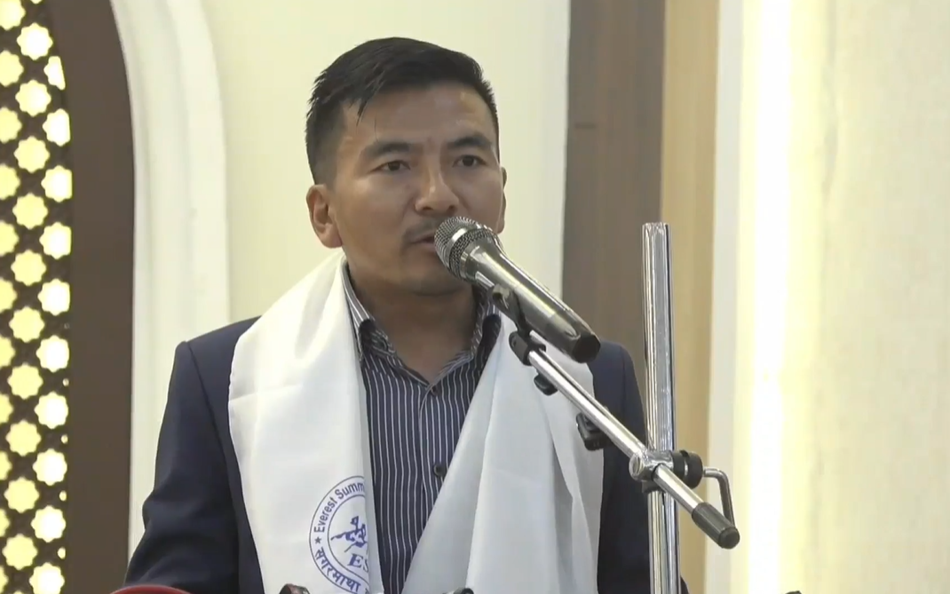 नेपाली आरोहीलाई नेपालमै अवसर दिनुपर्छ : सांसद शेर्पा नेपाली आरोहीलाई नेपालमै अवसर दिनुपर्छ : सांसद शेर्पा