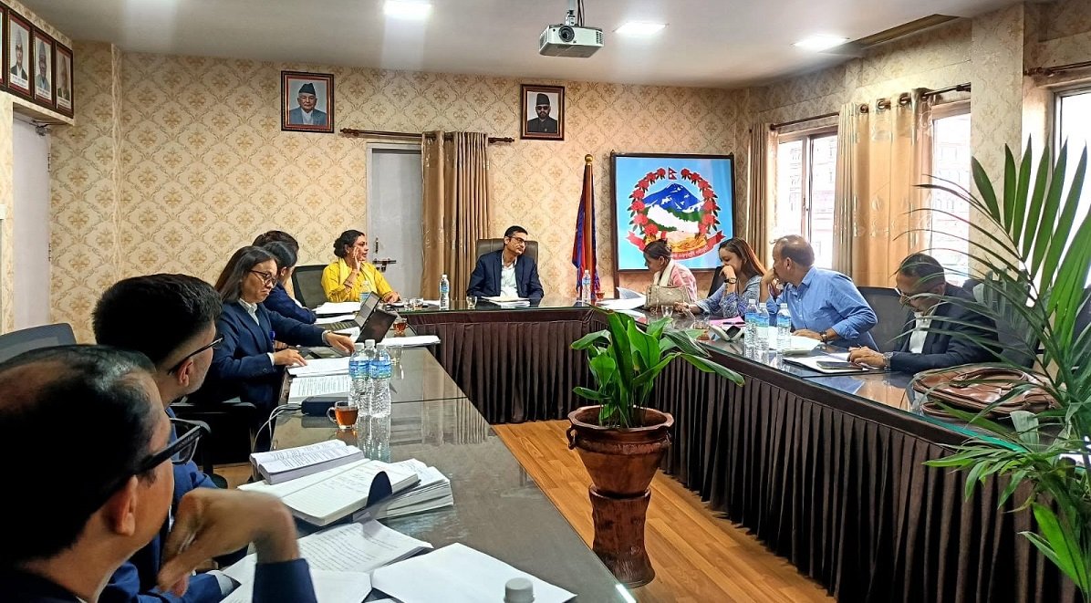 अनसनरत नर्स र सरकारबीच छलफल