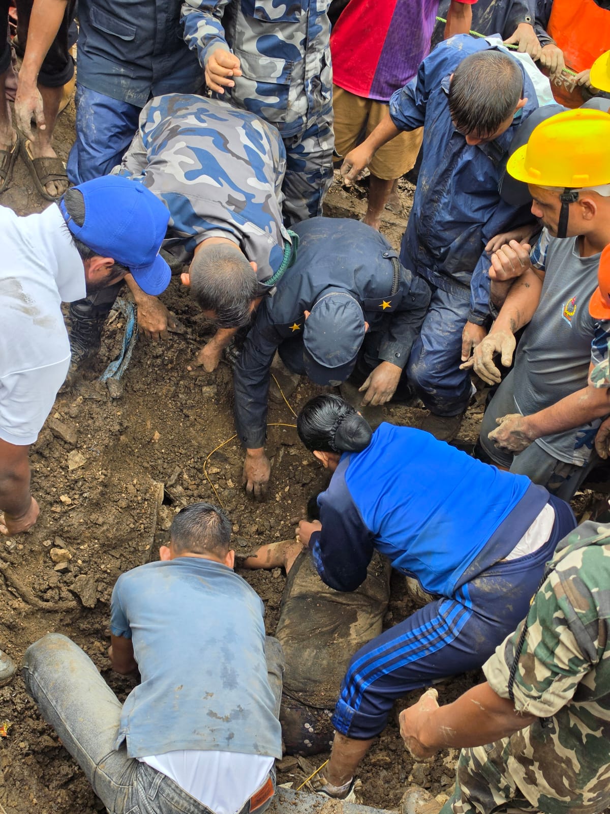 बाजुरामा पहिरो थप विवरण स् बेपत्ता थापा मृत फेला 