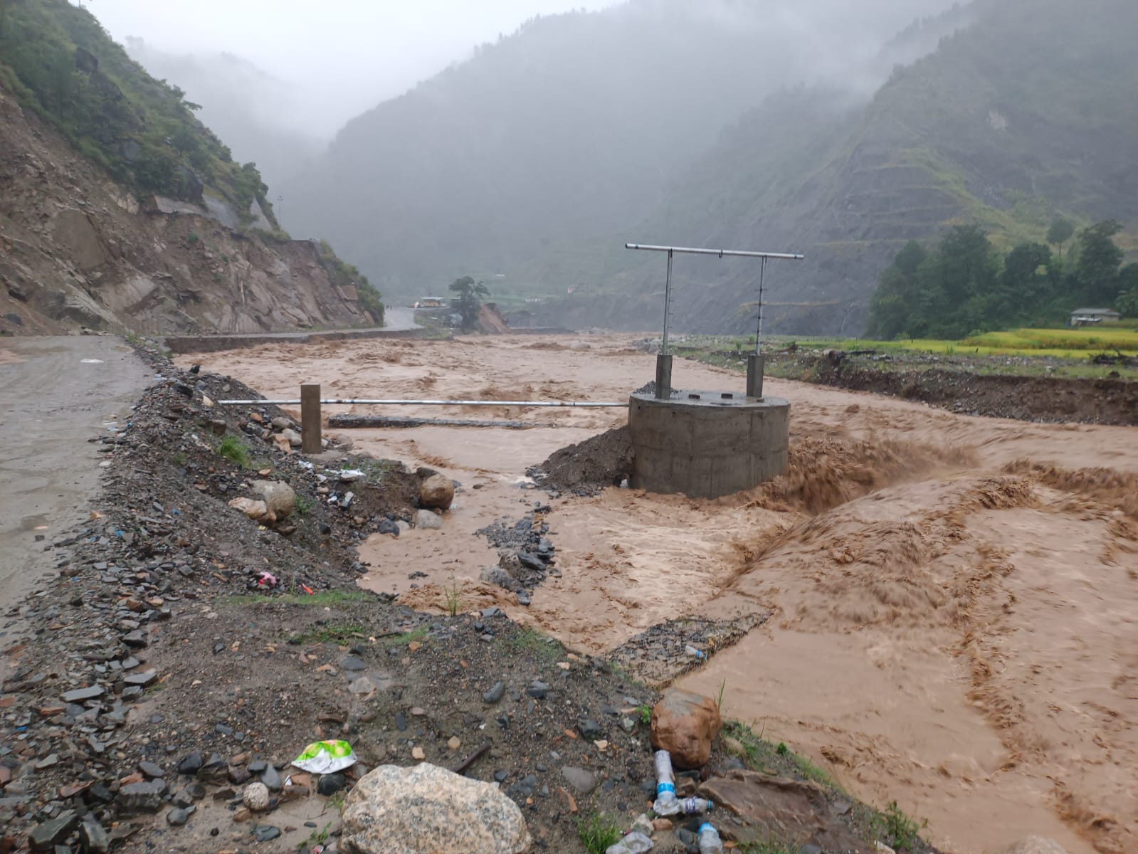 भोटेकोशी बाढी अपडेट : धादिङका जोखिमयुक्त बस्ती खाली गरिँदै भोटेकोशी बाढी अपडेट : धादिङका जोखिमयुक्त बस्ती खाली गरिँदै
