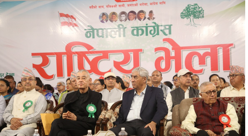 कांग्रेसको राष्ट्रिय भेलामा पनि संसद्कै शैली  :  ३ मिनेटपछि नेताको माइक बन्द