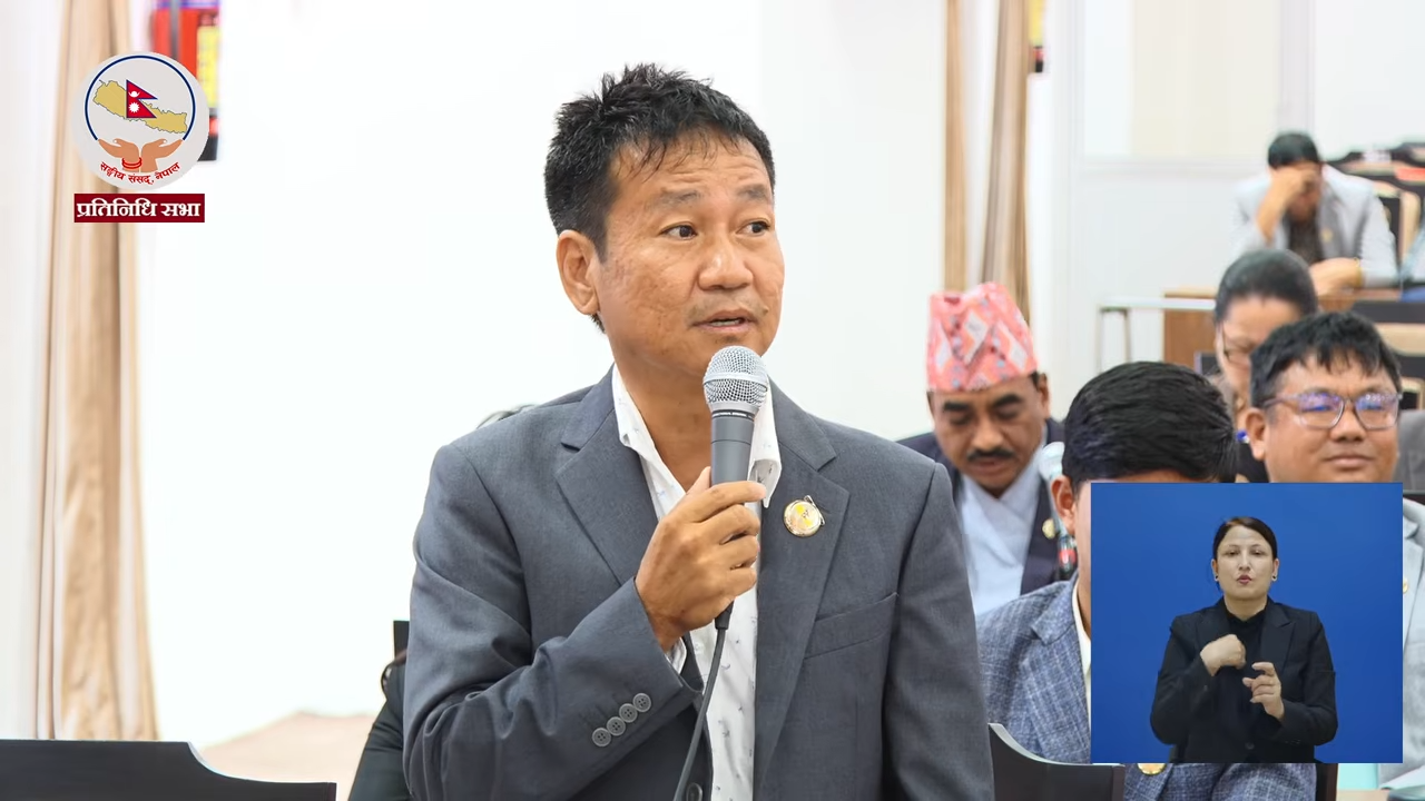 जनप्रतिनिधिले देशभर निर्वाध हिँड्न पाउनुपर्छ, सरकार कहाँ छ ? : हर्क साम्पाङ जनप्रतिनिधिले देशभर निर्वाध हिँड्न पाउनुपर्छ, सरकार कहाँ छ ? : हर्क साम्पाङ