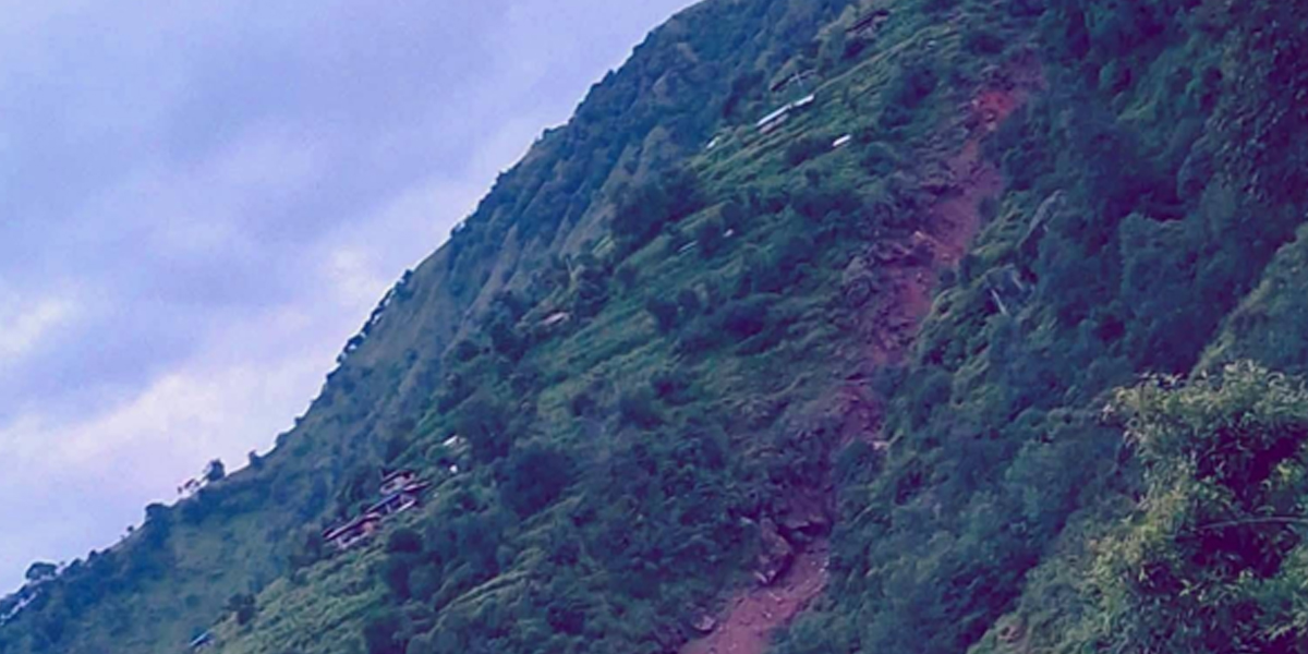 रोल्पामा पहिरोमा परेर १० जना बेपत्ता, खोजी जारी रोल्पामा पहिरोमा परेर १० जना बेपत्ता, खोजी जारी