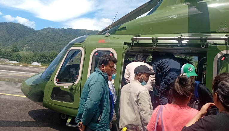 जटिल अवस्थामा रहेकी गर्भवतीसहित दुई जनाको सफल हवाई उद्धार