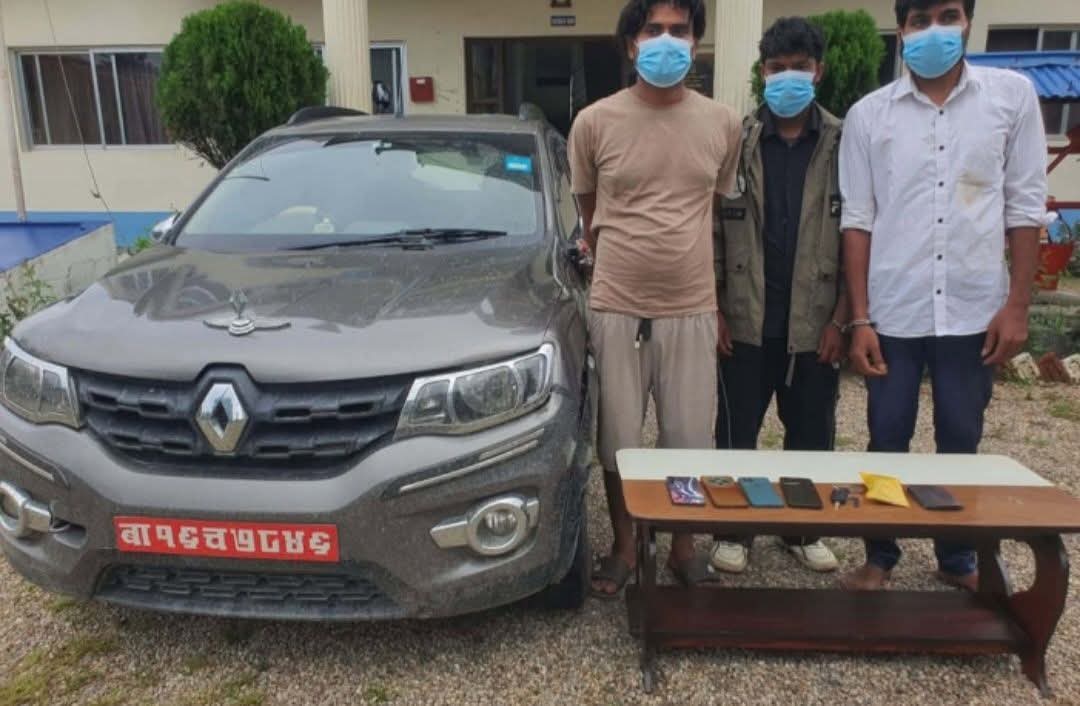 सिन्धुलीमा कारबाट ४४ दशमलव ३४० ग्राम खैरो हेरोइन बरामद, तीन जना पक्राउ सिन्धुलीमा कारबाट ४४ दशमलव ३४० ग्राम खैरो हेरोइन बरामद, तीन जना पक्राउ