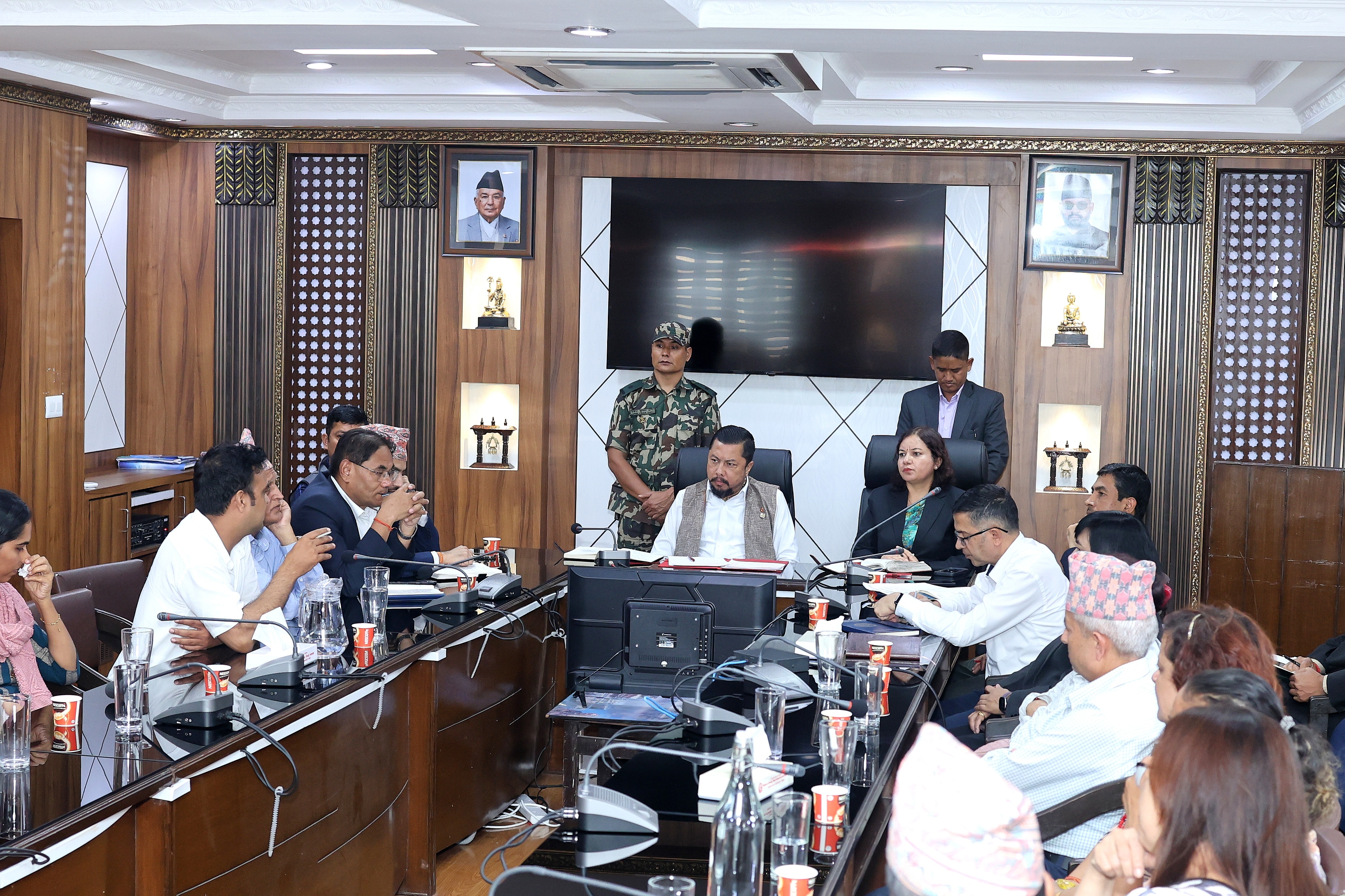 चिलिमेमा सम्पर्कविहीनको खोजी अन्तिम सम्भावनासम्म जारी राख्छौँ: मन्त्री श्रेष्ठ चिलिमेमा सम्पर्कविहीनको खोजी अन्तिम सम्भावनासम्म जारी राख्छौँ: मन्त्री श्रेष्ठ
