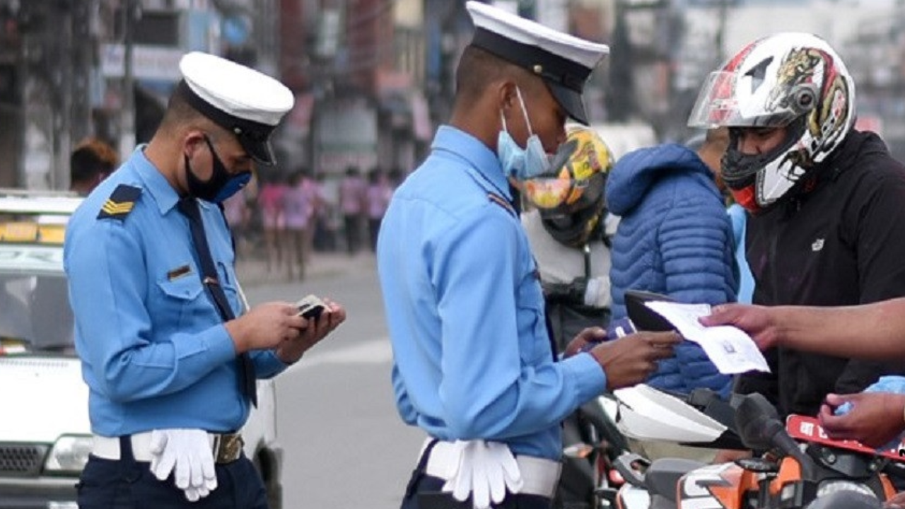२४ घण्टामा ट्राफिक प्रहरीले गर्यो ५९३ जनालाई कारबाही
